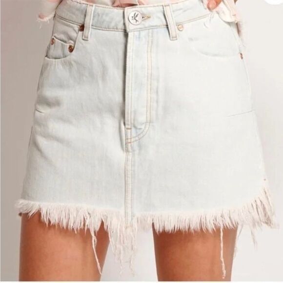 ONE TEASPOON | Vanguard in Brando Wash Fray Hem Denim Skirt Women’s Size 26 (2) - Picture 1 of 11